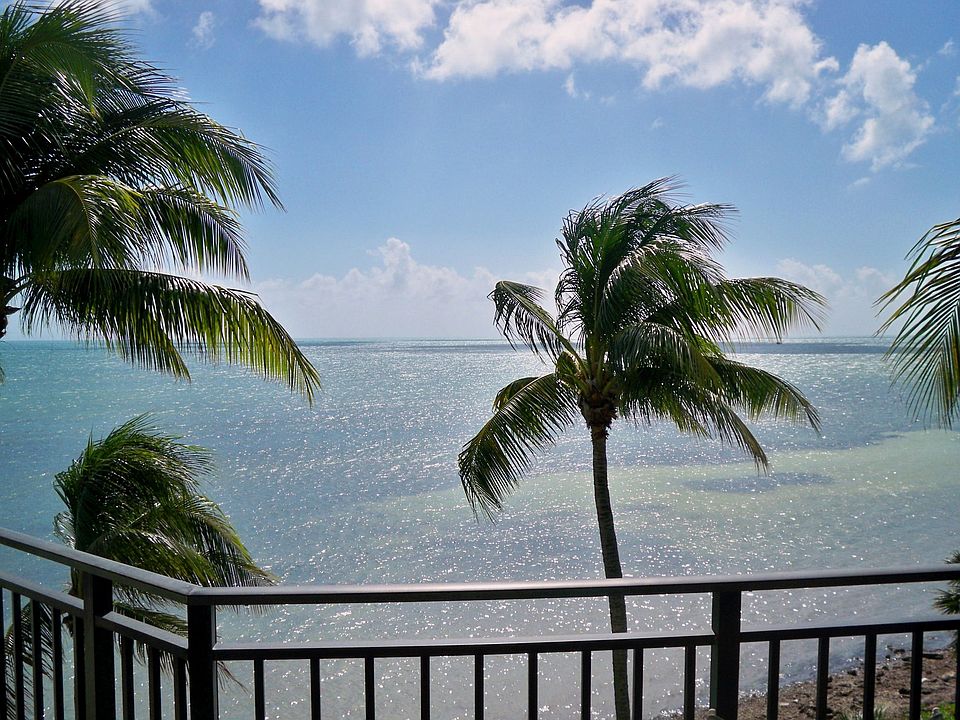 Fantastic Water Front Condo