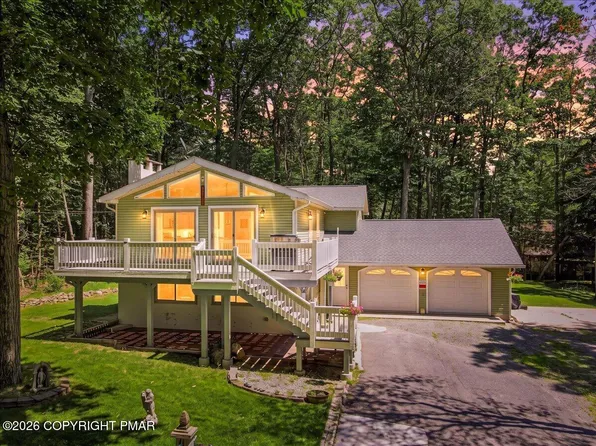 1055 Hunter Dr, Tobyhanna, PA 18466