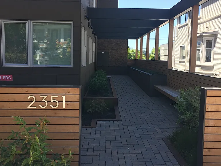 2351 Franklin Ave E #101 — Photo 21