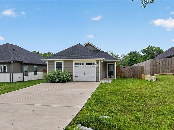 2nd image of 1032 Ray Dr