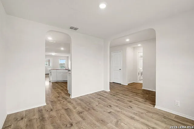 5 bed, 3.5 bath, 2679 sqft, $2,100 — Photo 4