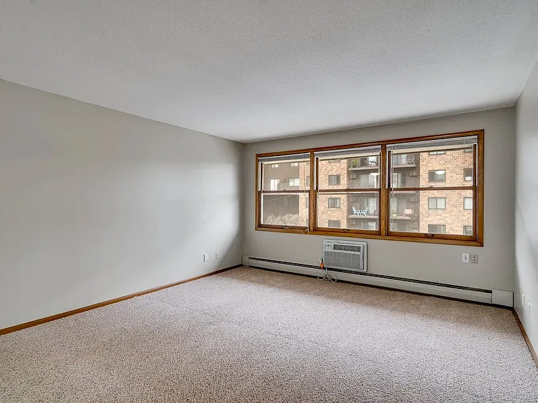 Welcome to Central Lakes of Uptown, where spacious living meets modern comfort. Enjoy abundant natural light and a welcoming atmosphere in this stunning apartment. Make it your home today! Schedule a visit and see for yourself.