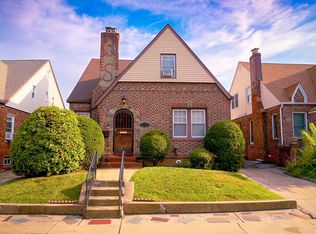 16627 25th Ave, Whitestone, NY 11357