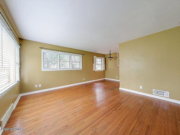 3rd image of 3064 Nadina Dr