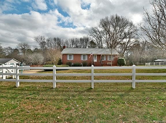 2nd image of 1214 Heritage Ct