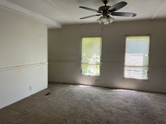 3rd image of 96 Robin Rd #96ROBI