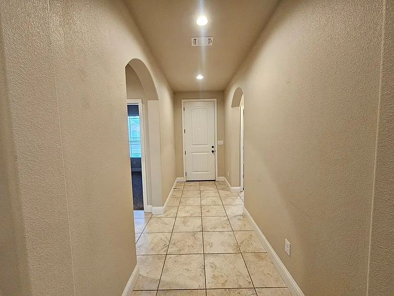 14 Devon Ct — Photo 2
