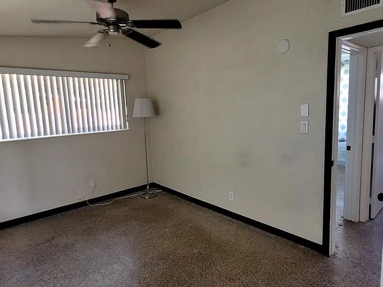 4330 SW 10th St #4330 — Photo 5