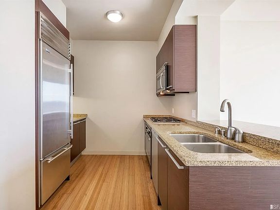 3rd image of 425 1st St