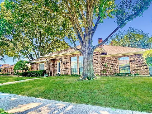 2nd image of 1027 Ridgeview Cir