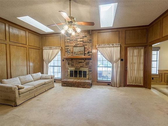 5th image of 1629 Oak Creek Dr