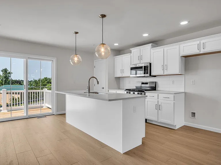 10 Morgan Cir — Photo 2