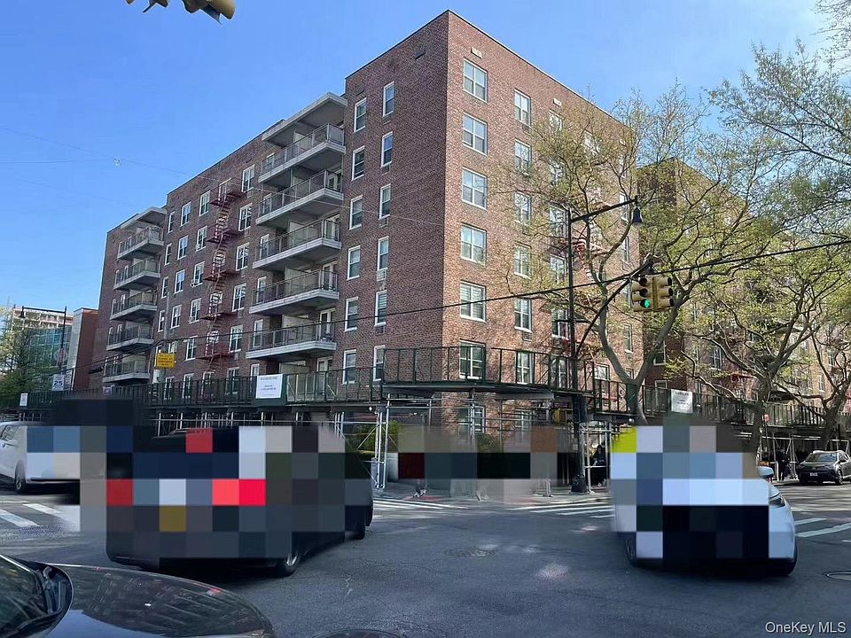 1st image of 14205 Roosevelt Avenue #611