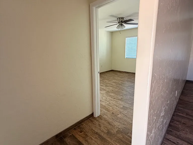 830 E 8th St #2 — Photo 24