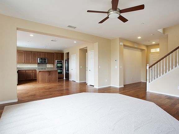 5th image of 1079 Woodcrest Ln