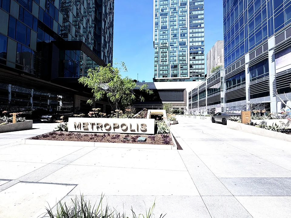 889 Francisco St #3105