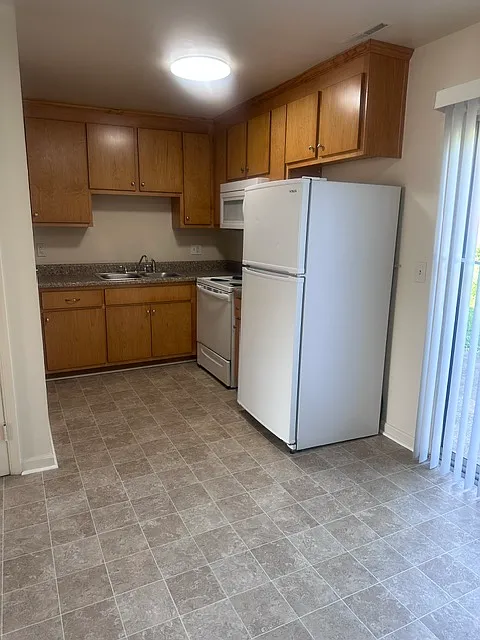 2 bed, 1.5 bath, 1000 sqft, $1,150 — Photo 1