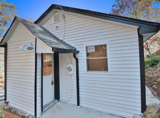 8 Apple Trl, Oak Ridge, NJ 07438