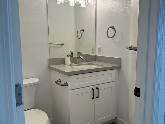 3rd image of 334 Tacoma Blvd S