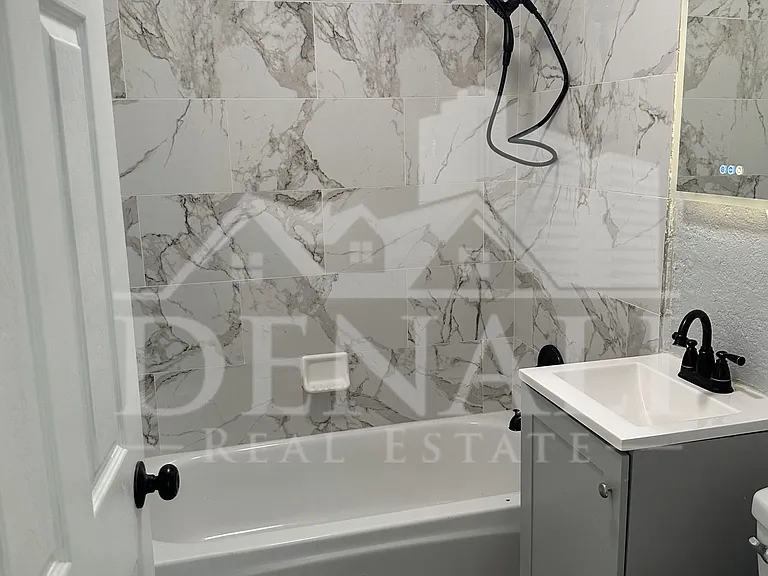 216 E Carol Ave — Photo 13