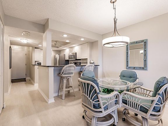 5th image of 651 Seaview Ct APT 210