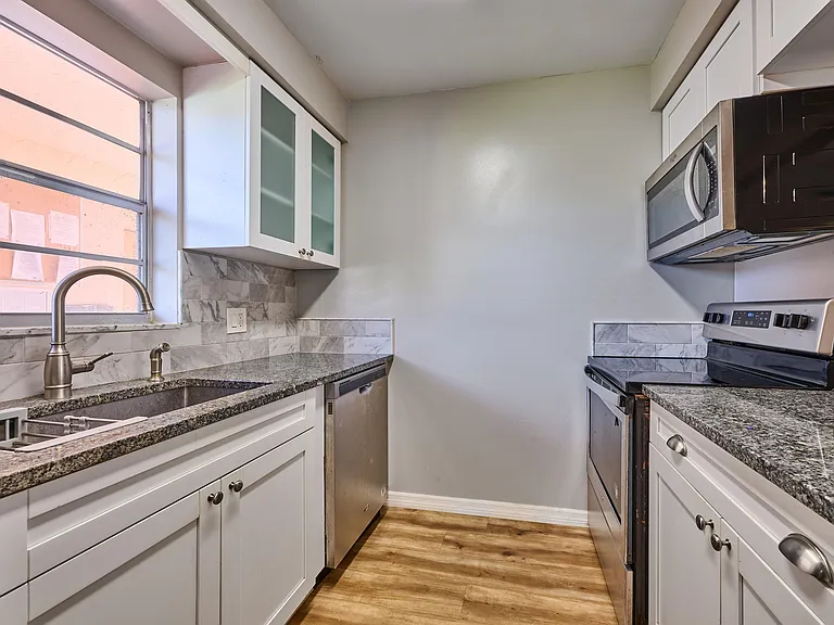 12021 W Greenway Dr — Photo 15