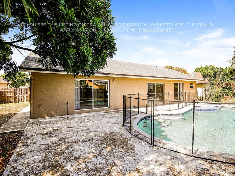 8400 NW 49th St — Photo 16