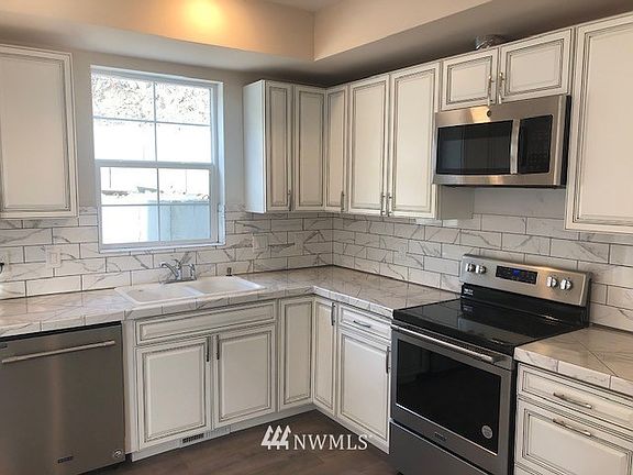 City, territorial and mountain views from the second floor.>