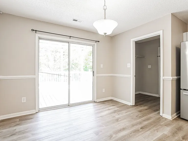 910 Milkfarm Ct — Photo 5