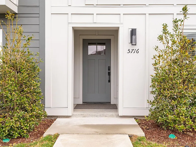 5716 California Ave — Photo 4