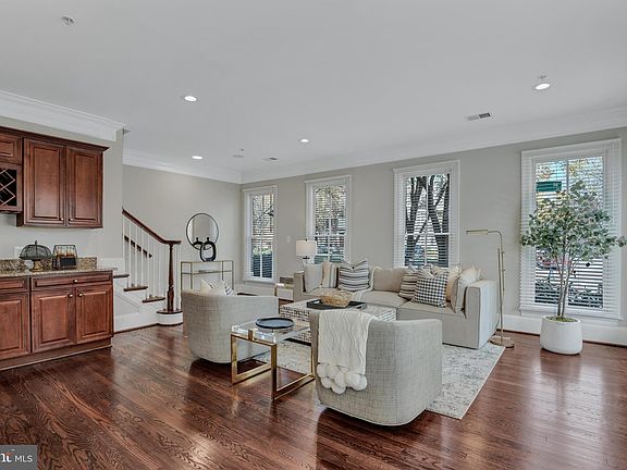 2nd image of 700 Rose Sq