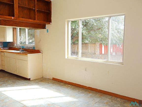 3rd image of 622 Guinevan St