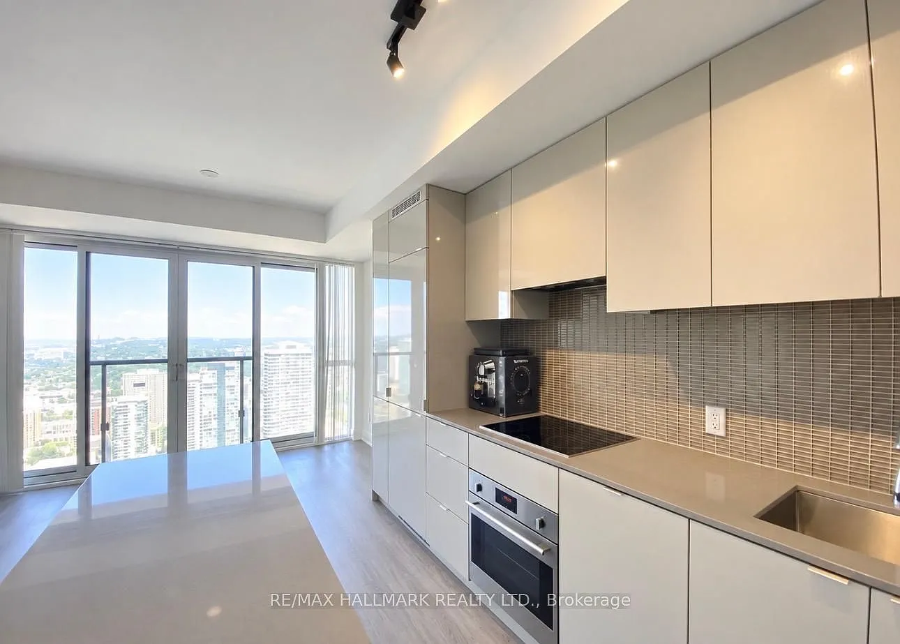 YC Condos — Photo 4