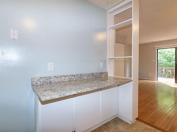 3rd image of 108B Weatherstone Dr