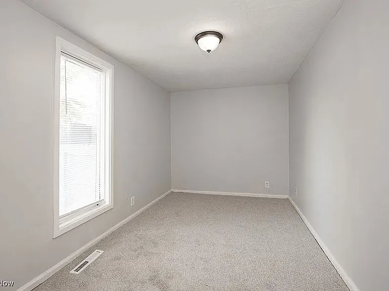 1037 Washington Ave — Photo 10