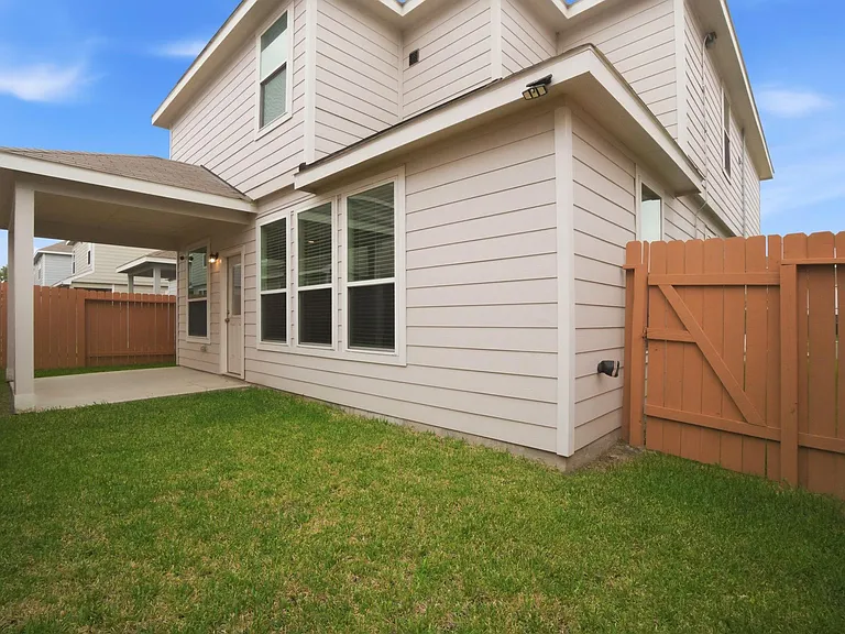 22210 Great Royal Ln — Photo 36