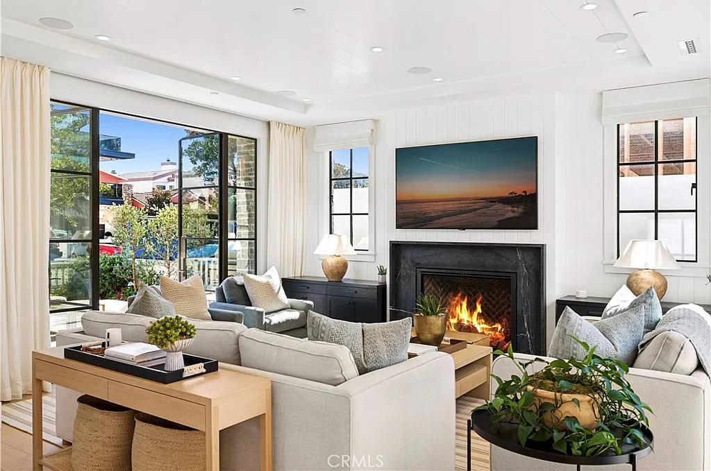 4 bed, 4.5 bath, 3242 sqft, $40,000 — Photo 4