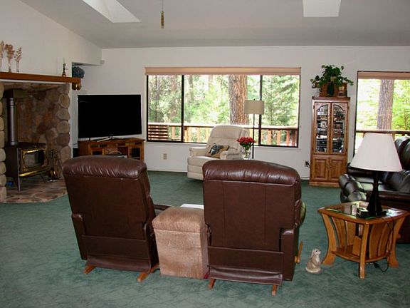 3rd image of 1087 Fairway Ct