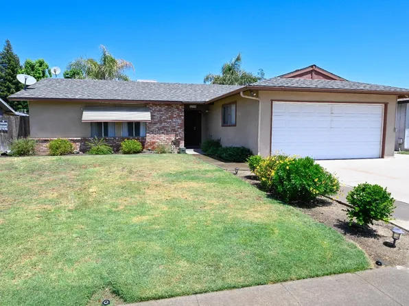 639 W Antonio Dr, Clovis, CA 93612