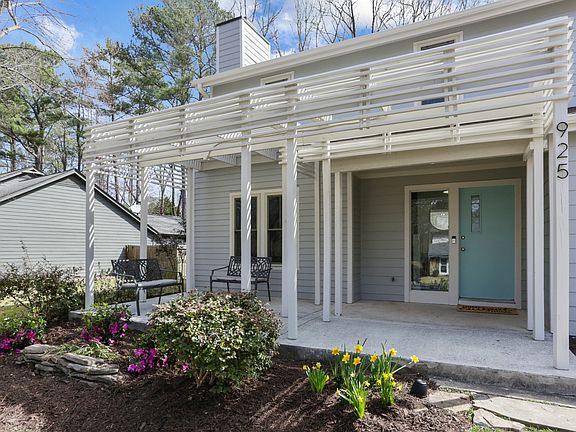 3rd image of 925 Laurel Mill Dr