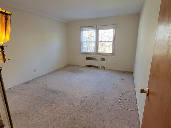 5th image of 5719 156th St Floor 1