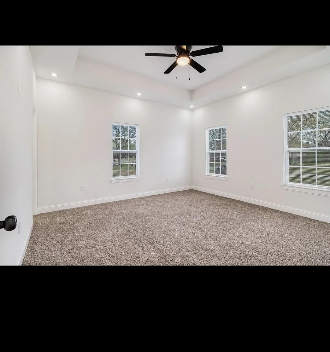 1605 Pine Bluff St — Photo 2