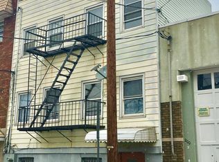 2012 37th St, Des Moines, IA 50310