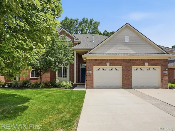 29364 Woodpark Cir, Warren, MI 48092