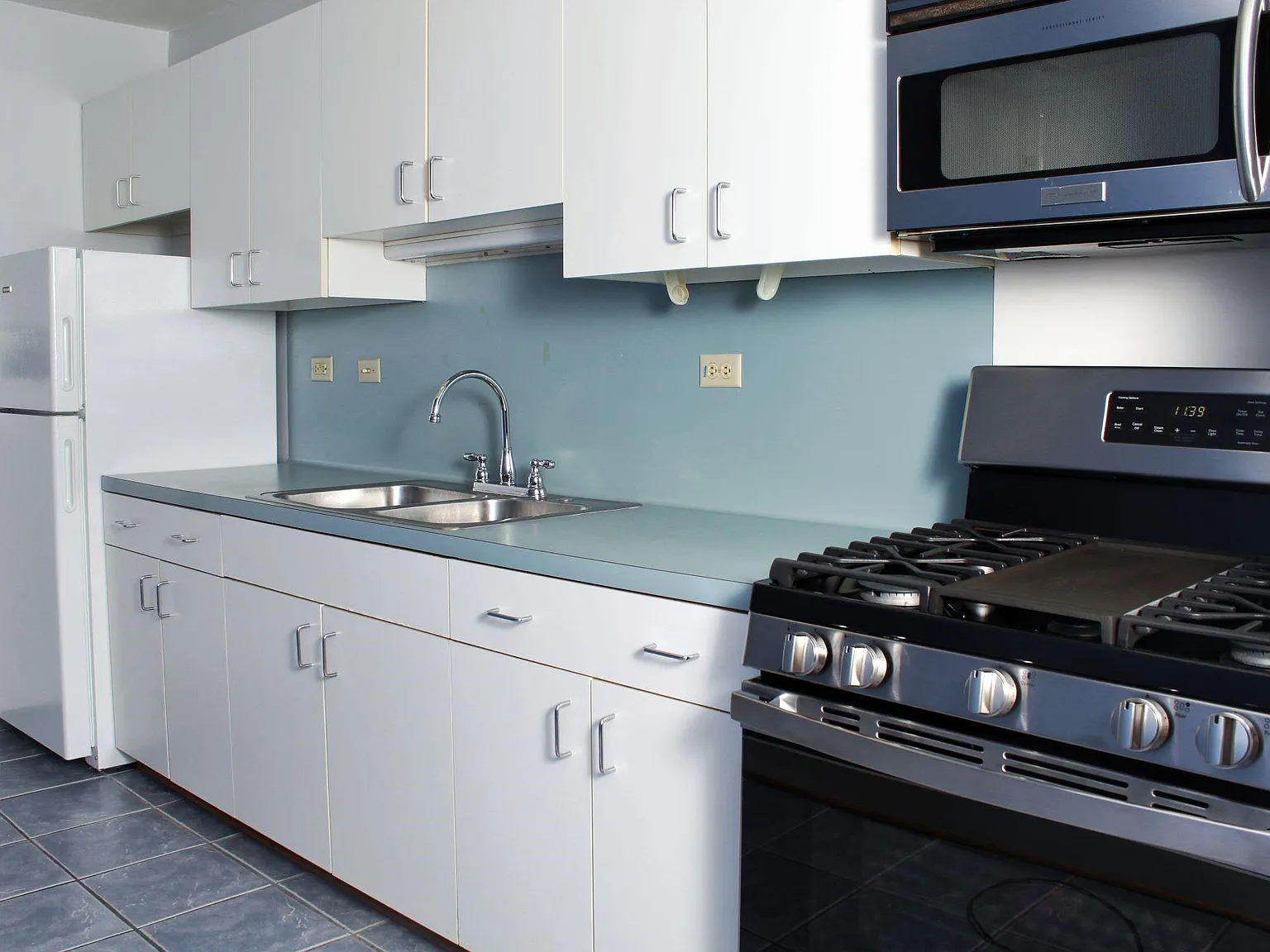 1 bed, 1.0 bath, 2888 sqft, $1,100 — Photo 3