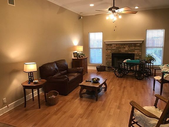 4th image of 7525 Aspen Ave