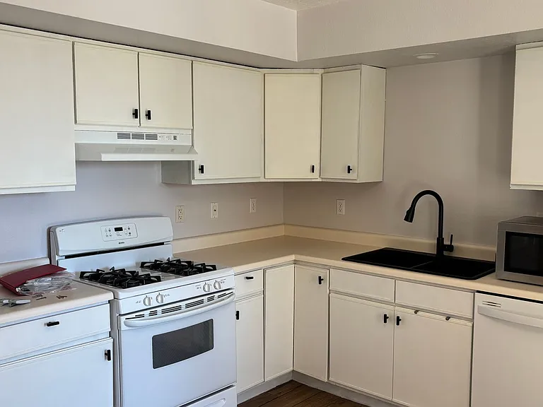 2125 Sierra Ln NE — Photo 11