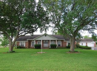 9401 N Humble Camp Rd, Dickinson, TX 77539