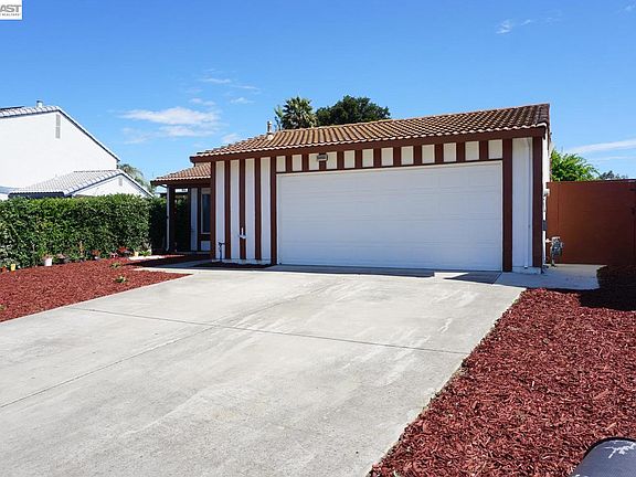 3rd image of 30888 Tidewater Dr