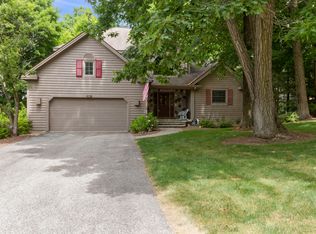 1047 Briarwood Dr, Fontana, WI 53125